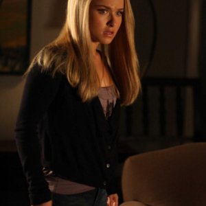 Hayden Panettiere in una scena dell'episodio Eris Quod Sum di Heroes