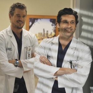 Patrick Dempsey insieme a Eric Dane nell'episodio 'Life During Wartime' della serie tv Grey's Anatomy