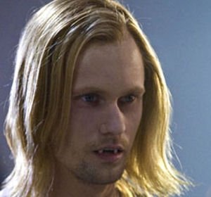 Alexander Skarsgård in un'immagine dell'episodio Burning House of Love della serie True Blood