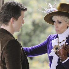Judith Light con Eric Mabius che interpreta Daniel nella serie tv Ugly Betty, episodio: Tornado Girl
