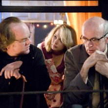 Philip Seymour Hoffman, Michelle Williams e Tom Noonan in una scena del film Synecdcoche, New York