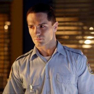 Sam Witwer interpreta un paramedico con un oscuro segreto nella serie tv Smallville, episodio: Prey