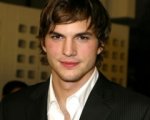 Cinque killer per Ashton Kutcher