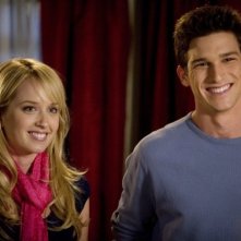Megan Park con Daren Kagasoff in un'immagine de La vita segreta di una teenager americana (prima stagione)