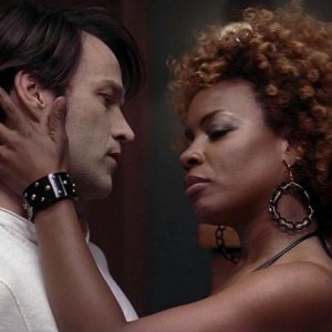 Stephen Moyer in una scena dell'episodio Burning House of Love della serie tv True Blood