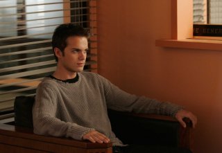 Thomas Dekker in una scena dell'episodio The Tower is Tall but the Fall is Short di Terminator: The Sarah Connor Chronicles