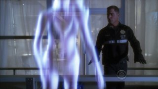 George Eads in un momento dell'episodio 'The Happy Place' della nona stagione di CSI