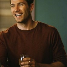 Luke McFarlane durante una scena dell'episodio 'Going Once....Going Twice' della serie tv Brothers & Sisters