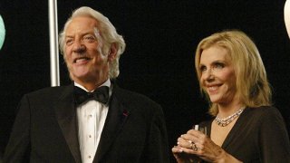 Donald Sutherland con Jill Clayburgh nella premiere della seconda stagione di Dirty Sexy Money, episodio: The Birthday Present