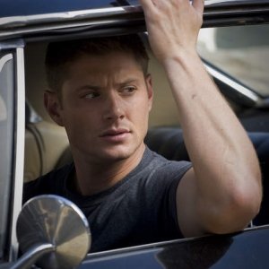 Jensen Ackles è Dean Winchester nella serie tv Supernatural, episodio della quarta stagione: Yellow Fever
