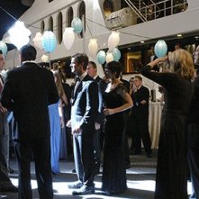 Zoe McLellan e Peter Krause in una scena dell'episodio 'The Birthday Present' della seconda stagione di Dirty Sexy Money