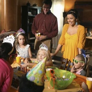 Eva Longoria in una scena dell'episodio What More Do I Need? del serial Desperate Housewives
