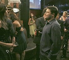 Jerry Ferrara e Jamie-Lynn Sigler in una scena nell'episodio First Class Jerk di Entourage