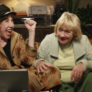 Kathryn Joosten in una scena della puntata What More Do I Need? della serie Desperate Housewives
