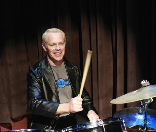 Neal McDonough in una sequenza dell'episodio City on Fire della serie Desperate Housewives.