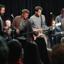 Ricardo Chavira, Neal McDonough, Doug Savant, James Denton e Kyle MacLachlan in una scena dell'episodio City on Fire della serie Desperate Housewives.