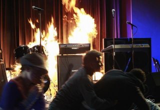 Una scena drammatica dell'episodio City on Fire della serie Desperate Housewives.