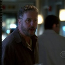 William Petersen in una scena dell'episodio 'Art Imitates Life' della nona stagione di CSI