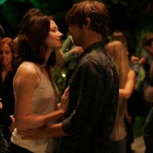 Haley Bennett e Chace Crawford in una scena del film The Haunting of Molly Hartley