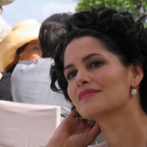 Mandala Tayde in una scena dell'episodio La pista di sabbia de Il Commissario Montalbano