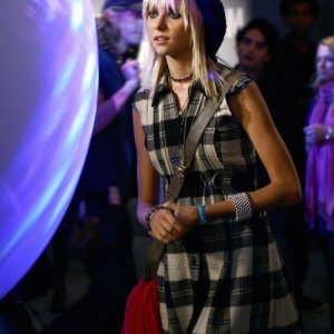 Taylor Momsen in una scena dell'episodio 'Pret-a-Poor-Jenny' della serie tv Gossip Girl
