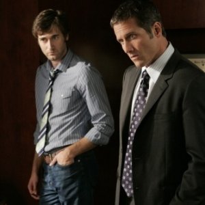 Rob Estes e Ryan Eggold nell'episodio 'There's No Place Like Homecoming' della serie tv 90210