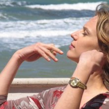 Antonia Liskova in una scena dell'episodio La luna di carta de Il commissario Montalbano