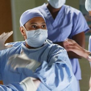 Chandra Wilson durante una scena dell'episodio 'In The Midnight Hour' della serie tv Grey's Anatomy