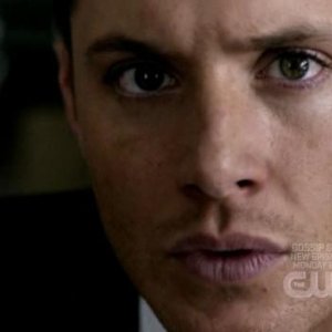 Dean, interpretato da Jensen Ackles, in preda a brutti ricordi nell'episodio ' It's the Great Pumpkin Sam Winchester ' della serie Superantural