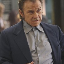 Harvey Keitel in una scena dell'episodio 'Things to Do in New York When You Think You're Dead' della serie Life On Mars