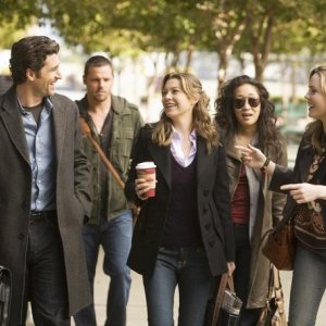 Il cast in un momento dell'episodio 'These Ties That Bind' della serie tv Grey's Anatomy