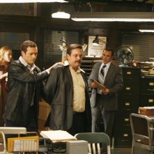 Jennifer Ferrin Con Lenny Venito E Jason O Mara Nell Episodio Have You Seen Your Mother Baby Standing In The Shadows Della Serie Tv Life On Mars 94657