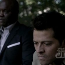 Misha Collins e Robert Wisdom nell'episodio ' It's the Great Pumpkin Sam Winchester ' della serie tv Supernatural