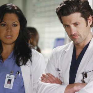Patrick Dempsey e Sara Ramirez nell'episodio 'These Ties That Bind' della serie tv Grey's Anatomy