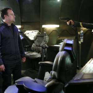 David Hewlett insieme a Dawn Olivieri nell'episodio 'Identity' della serie tv Stargate Atlantis