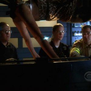 George Eads, Lauren Lee Smith e David Berman nell'episodio 'Let it Bleed' della serie tv CSI