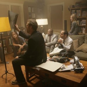 Hugh Laurie, Kal Penn, Olivia Wilde, Omar Epps, Peter Jacobson  e Jennifer Morrison in una scena dell'episodio The Itch di Dr.House: Medical Division