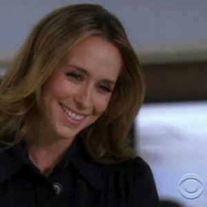 Jennifer Love Hewitt in una scena dell'episodio Bloodline, della serie Ghost Whisperer.