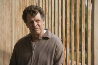 John Noble è Walter Bishop nell'episodio The Equation di Fringe
