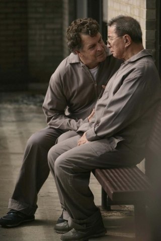 John Noble in un momento dell'episodio The Equation di Fringe