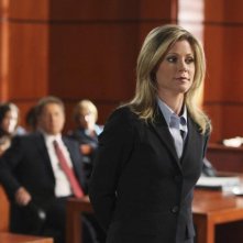 Julie Bowen nell'aula di tribunale di Boston Legale, 'episodio: 'Mad Cows'