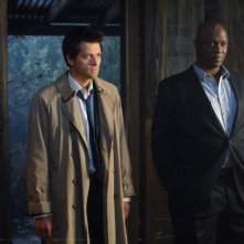 Misha Collins e Robert Wisdom in una scena dell'episodio I Know What You Did Last Summer di Supernatural