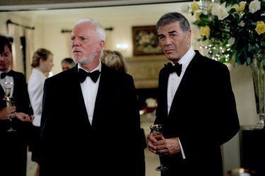 Robert Forster e Malcolm McDowell nell'episodio Villains di Heroes