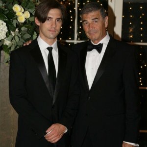 Robert Forster e Milo Ventimiglia nell'episodio Villains di Heroes