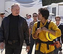 Stellan Skarsgård e Adrian Grenier in una scena dell'episodio 'Pie' di Entourage
