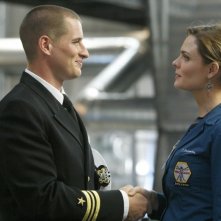 Emily Deschanel insieme a Brendan Fehr, qui nel ruolo di Jared, nell'episodio 'The Con Man in the Meth Lab' della serie tv Bones