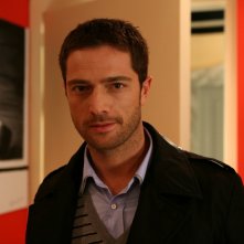 Luca Capuano in una scena della serie televisiva Amiche mie, prodotta da Mediaset