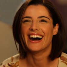 Un primo piano di Luisa Ranieri nella serie televisiva Amiche mie.