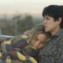 Jennifer Lawrence e Diego J. Torres in una scena del film drammatico The Burning Plain
