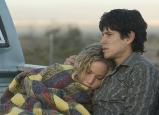Jennifer Lawrence e Diego J. Torres in una scena del film drammatico The Burning Plain